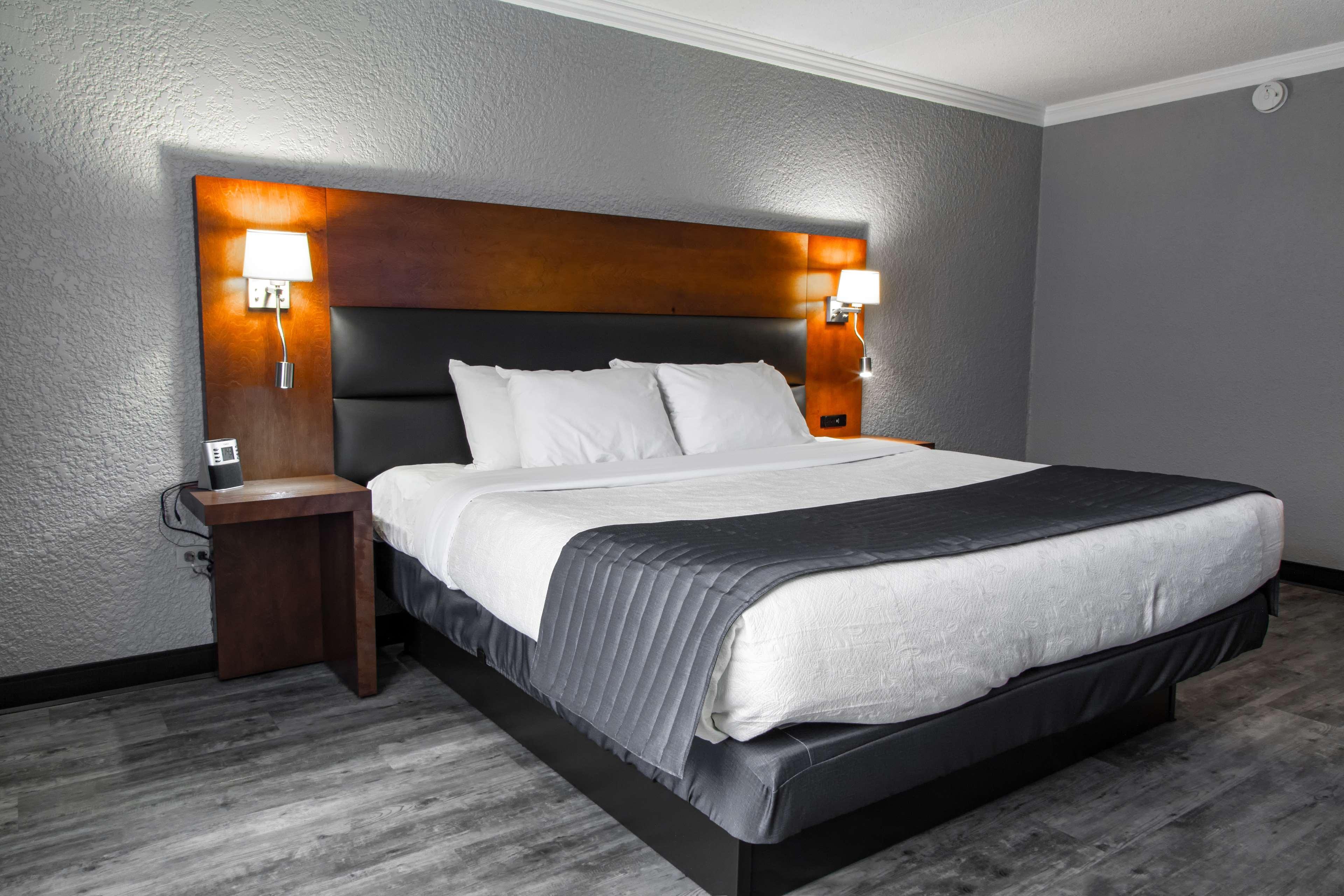 Hotel Western Universel