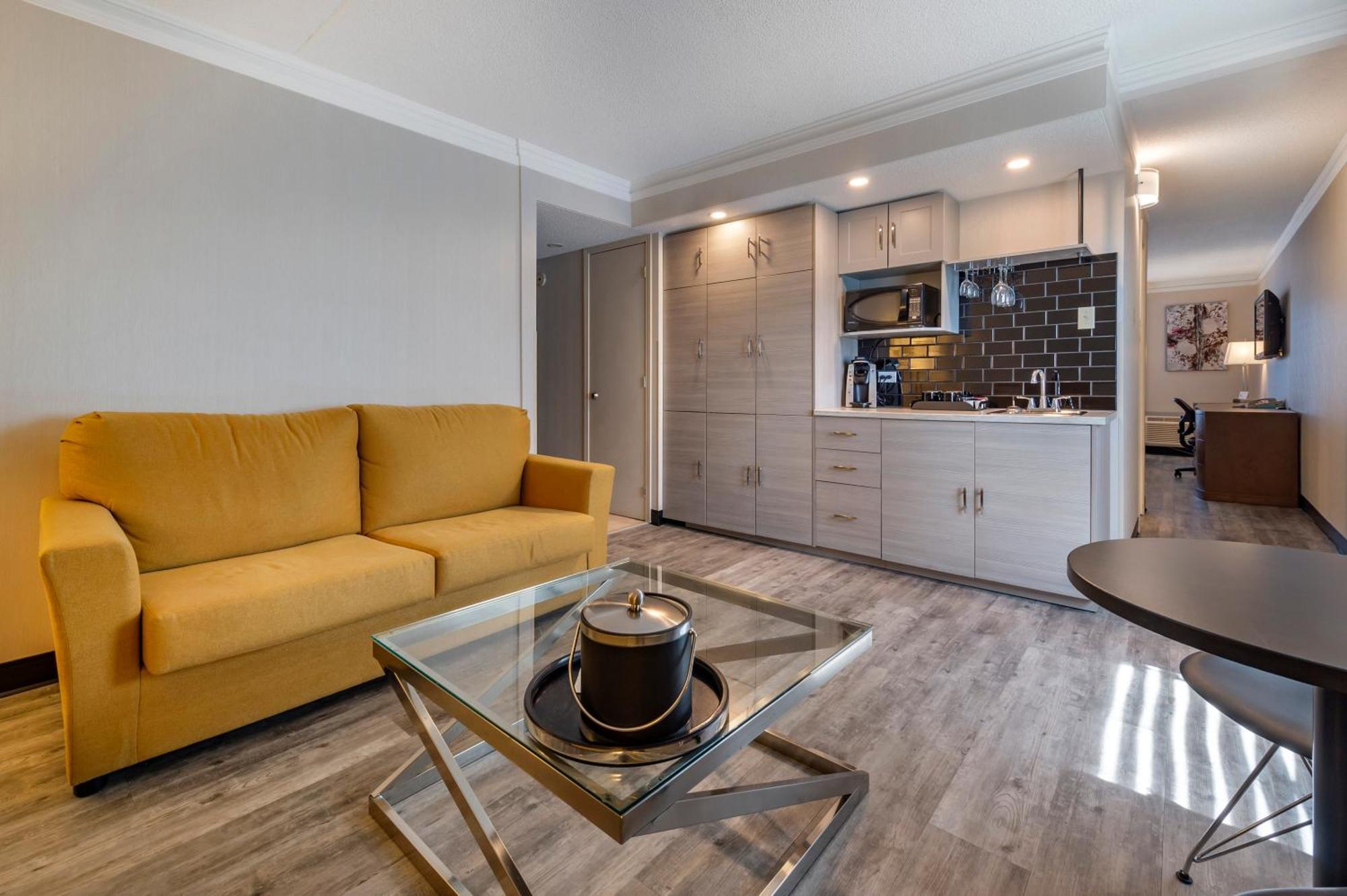 Western Universel Hotel 4*